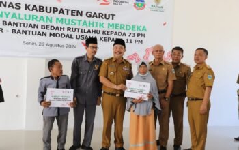 Baznas Garut Salurkan Rp622 Juta untuk Renovasi Rutilahu dan Modal Usaha
