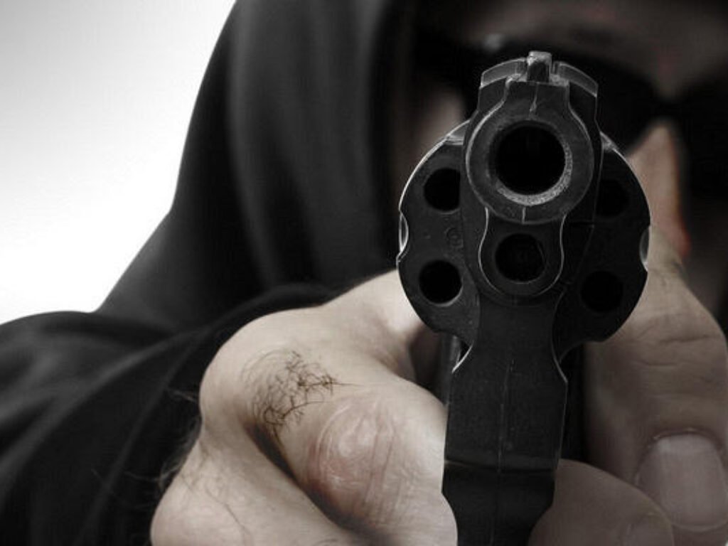 DN Koboi Staf PN Depok Menodongkan Senjata Kepada Warga