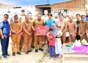 Dua Warga Desa Buah Berak Mendapat Bantuan Bedah Rumah Dari Bupati Lamsel