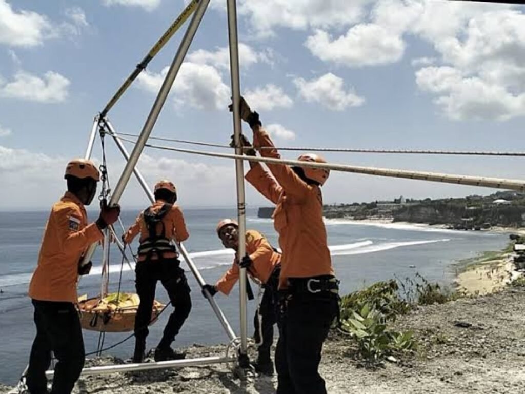 WNA Dari Amerika Serikat Ditemukan Tak Bernyawa di Tebing Curam Pantai Bingin Bali