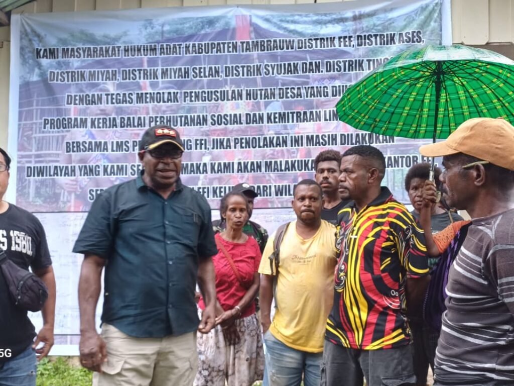 Delapan Marga Komunitas Adat Distrik Fef, Kabupaten Tambrauw Tolak SK Hutan Desa KLHK RI