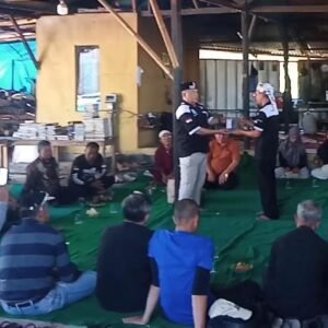 Dekan Kampus di Bandung Menyerahkan 150 Alquran untuk Disalurkan oleh Paguyuban Pembisnis Bersama Asep Kapol