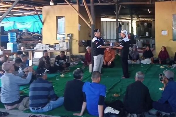 Dekan Kampus di Bandung Menyerahkan 150 Alquran untuk Disalurkan oleh Paguyuban Pembisnis Bersama Asep Kapol