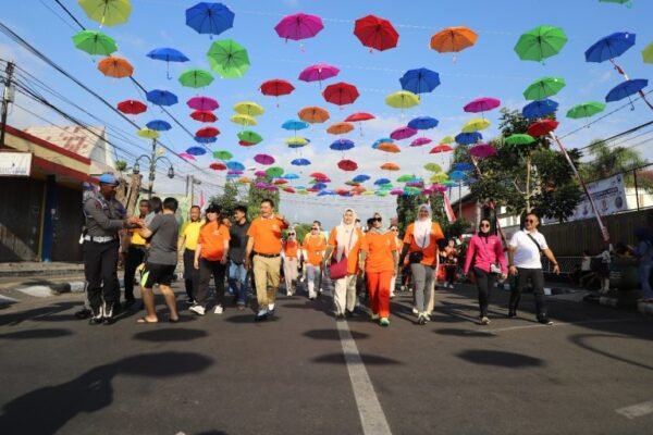 Ribuan Warga Garut Meriahkan Jalan Sehat dan CFD dalam Peringatan HUT RI ke-79