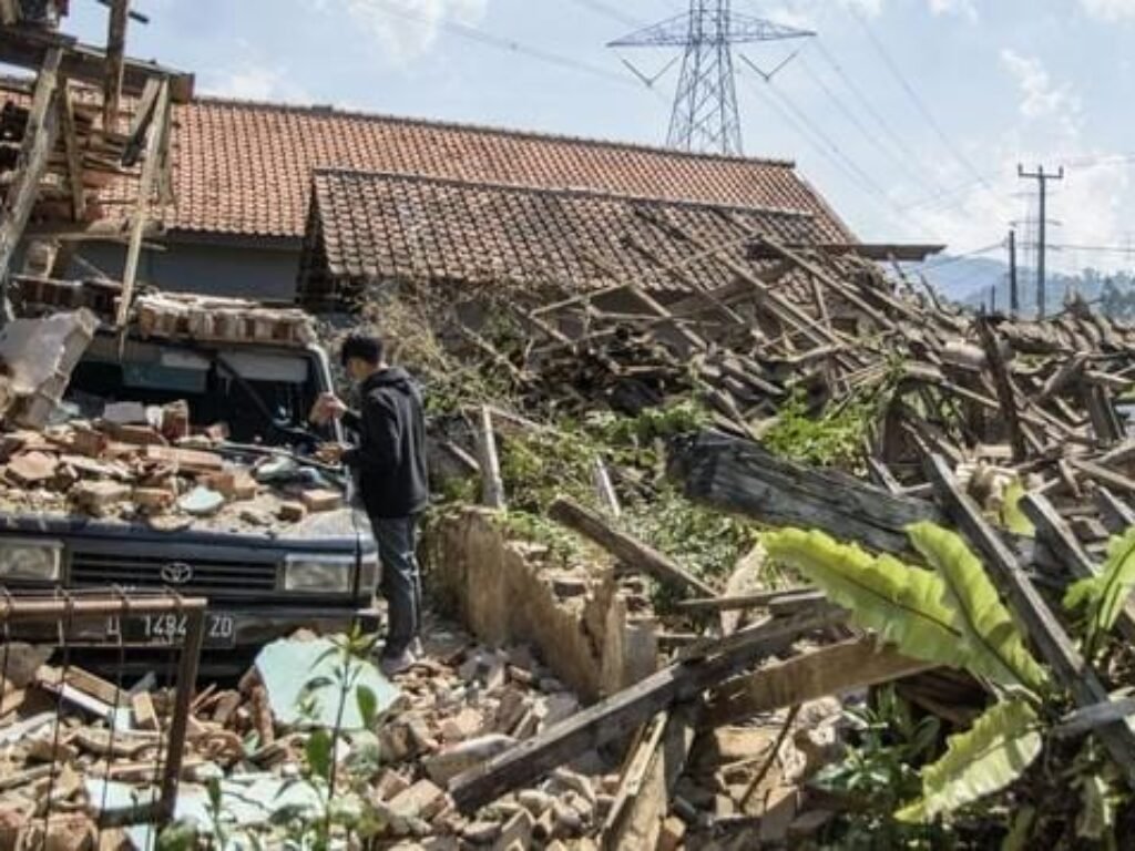 Tunjukkan Kepedulian dan Solidaritas, Komunitas Mahasiswa UT Tasikmalaya Galang Dana untuk Korban Gempa Bandung dan Garut
