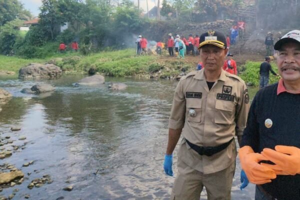 WCDI Jadi Ajang Gotong Royong, Pemerintah dan Rakyat Bersihkan Sungai Cipaleubuh