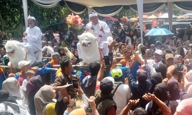 Pertama Kali Digelar, Peringatan Hari Jadi Desa Cipatat ke 135 Berlangsung Meriah