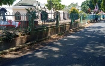 Pengerjaan jalan hotmix di depan kantor Kecamatan Limbangan diduga tidak transparan, Pemdes Limbangan Timur mengaku tidak tahu.