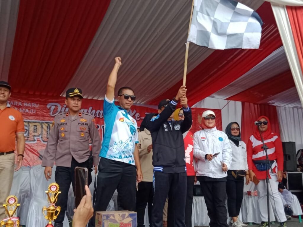 Ribuan Warga Kecamatan Kadungora Meriahkan Jalan Sehat dalam Rangka HUT RI ke-79