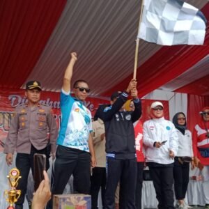 Ribuan Warga Kecamatan Kadungora Meriahkan Jalan Sehat dalam Rangka HUT RI ke-79