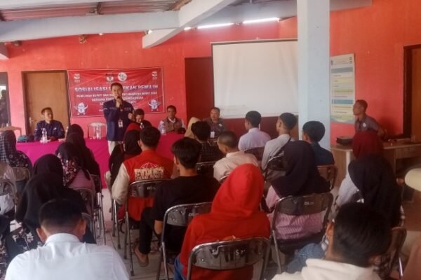 KPU KBB dan FPL Garda Sarimukti Berkolaborasi Sosialisasikan Pemilu di Desa Sarimukti