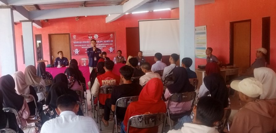 KPU KBB dan FPL Garda Sarimukti Berkolaborasi Sosialisasikan Pemilu di Desa Sarimukti kepada masyarakat di Desa Sarimukti