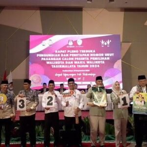 KPU Kota Tasikmalaya resmi undi dan menetapkan nomor urut bagi lima pasangan calon (paslon) untuk Pilkada Kota Tasikmalaya 2024.