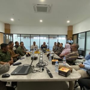 Kecamatan Cikelet dipertimbangkan sebagai ibu kota Garut Selatan, menggantikan Kecamatan Mekarmukti yang sebelumnya diusulkan.