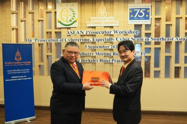 JAM-Intelijen dan JAM-Datun Kejaksaan Agung Terima Tanda Jasa Yokkrabat dari Kejaksaan Thailand