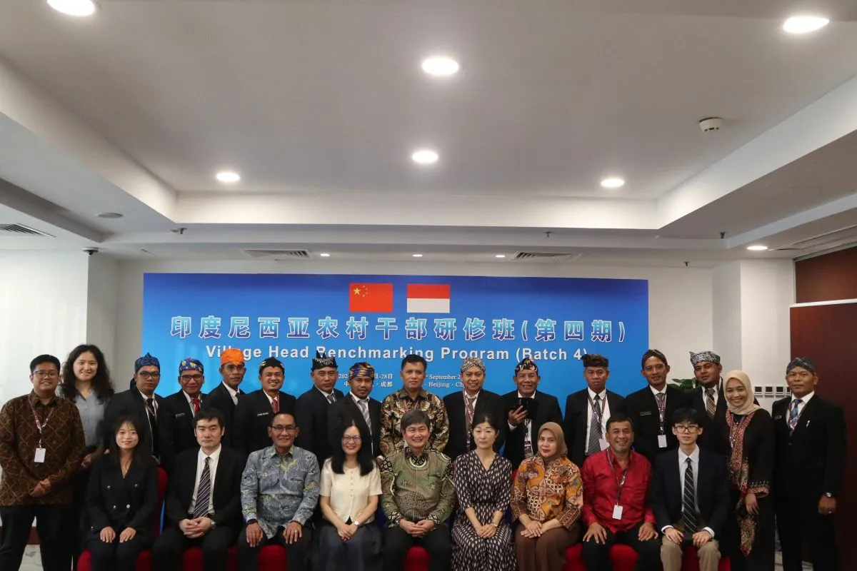 12 Kepala Desa dari Berbagai Wilayah Indonesia Belajar Pengembangan Desa di China