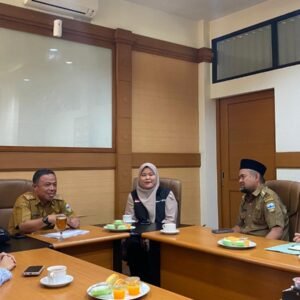 Pemkab Garut menyambut baik rencana pelaksanaan Program Bidan Untuk Negeri (BUN) dan Pos Gizi yang digagas oleh Layanan Kesehatan Cuma-cuma (LKC)