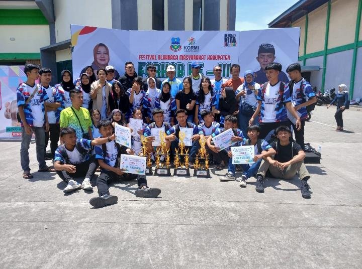 Kecamatan Leles, berhasil meraih beberapa prestasi di Festival Olahraga Tradisional tingkat Kabupaten Garut yang diselenggarakan oleh KORMI