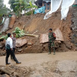 Pergeseran Tanah dan Longsor Ancam Puluhan Rumah di Garut Selatan