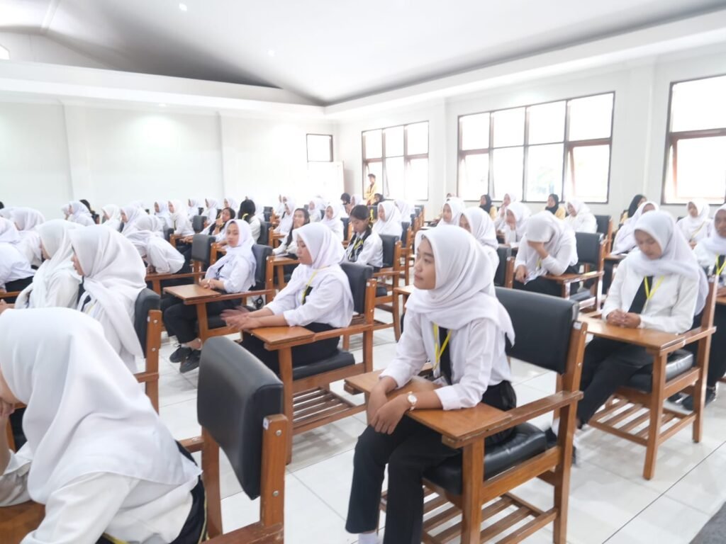 147 Mahasiswa Baru STIE Yasa Anggana Dilantik, Staf Ahli Bupati Harap Mereka Jadi Modal Pembangunan Garut