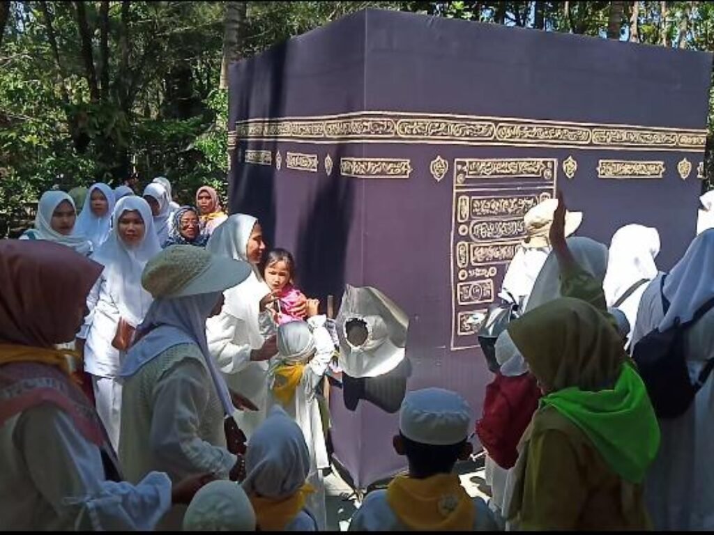 Manasik Haji Anak TK Banyuresmi Diadakan di Taman Satwa Cikembulan: Edukasi Menarik di Tengah Alam