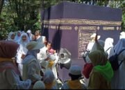 Manasik Haji Anak TK Banyuresmi Diadakan di Taman Satwa Cikembulan: Edukasi Menarik di Tengah Alam