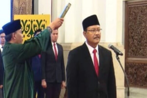 Gus Ipul Resmi Dilantik Jadi Menteri Sosial, Gantikan Tri Rismaharini