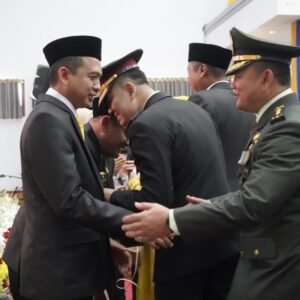 Kasrem 062/Tn Hadiri Pelantikan Pengucapan Sumpah Pimpinan Dewan Perwakilan Rakyat Darah Kabupaten Garut Periode 2024-2029.