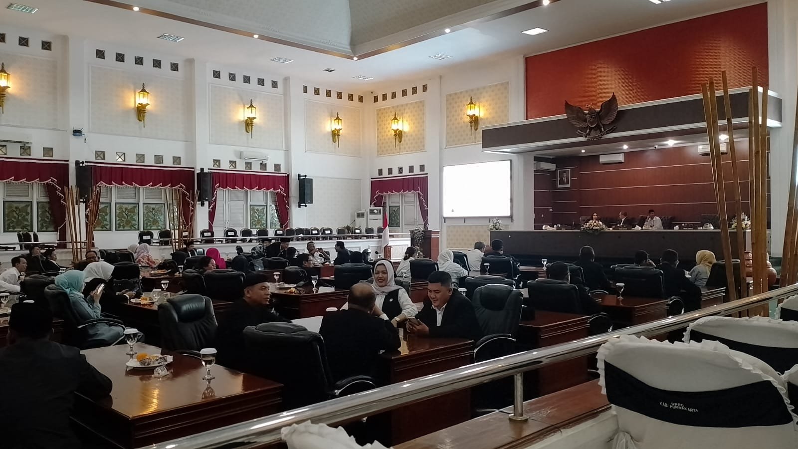 Komisi- komisi DPRD Purwakarta Resmi Ditetapkan, diharapkan jalankan tugas dengan lebih efektif, berkontribusi terhadap pembangunan daerah.