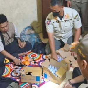 Satpol PP Tasikmalaya Amankan Bahan Pembuatan Miras Oplosan di Padakembang