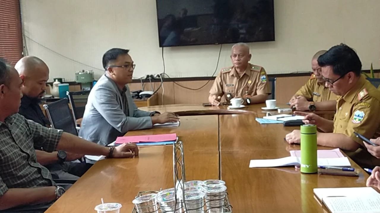 Polemik Anggaran Dokumentasi Bupati Garut: Anggota DPRD dan Sekda Saling Bantah Tanpa Data, Publik Terus Dibodohi?