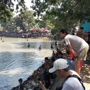 Ribuan Warga Memadati Situ Cikumpay Saksikan KDM dan ZeinJo