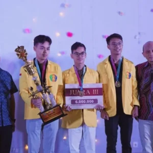 3 mahasiswa Program Studi Administrasi Perpajakan Program Pendidikan Vokasi UI berhasil meraih posisi 3 dalam Kompetisi Debat Pajak Nasional.