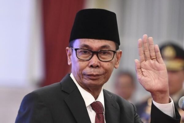 Nawawi Pomolango: “Jangan Mimpi Nebeng Jet Pribadi Kalau Cuma Jualan Pisang”