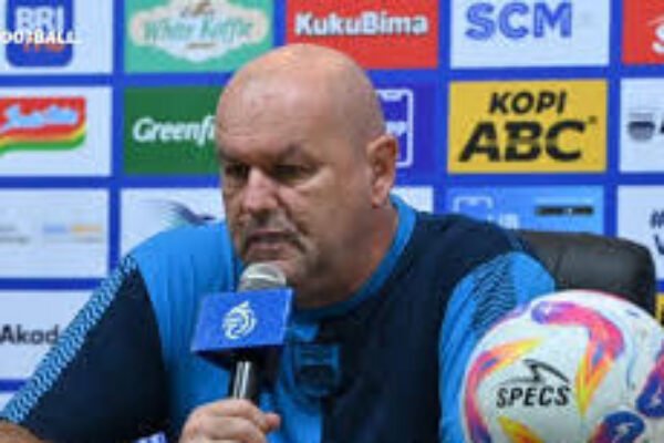 Bojan Hodak Siapkan Skema Baru untuk Persib Hadapi Persebaya, Targetkan Kemenangan Usai Imbang di Madura