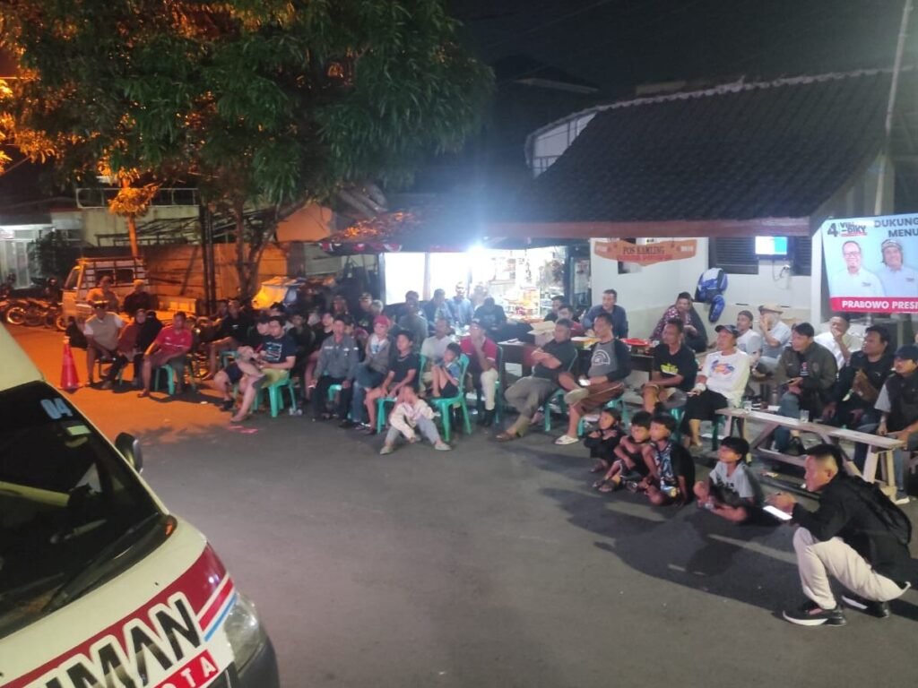 Viman Alfarizi Ramadhan Nobar Timnas Bersama Warga Gunung Pongpok, Dorong Kebersamaan dan Kebahagiaan di Masyarakat