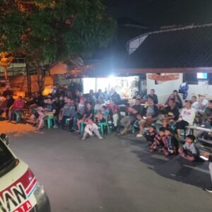 Viman Alfarizi Ramadhan Nobar Timnas;  Calon Wali Kota Tasikmalaya, menunjukkan dukungannya terhadap Timnas Sepak bola Indonesia.