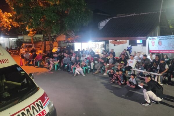 Viman Alfarizi Ramadhan Nobar Timnas Bersama Warga Gunung Pongpok, Dorong Kebersamaan dan Kebahagiaan di Masyarakat