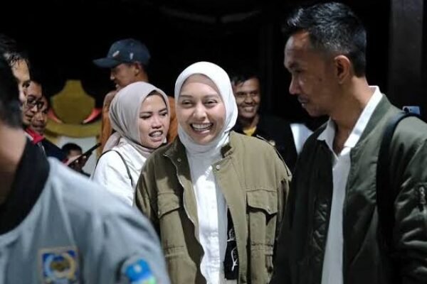 Putri Karlina Janji Perbaiki Infrastruktur Jalan di Cihurip, “Kami Malu Kalau Tidak Ada Perubahan”