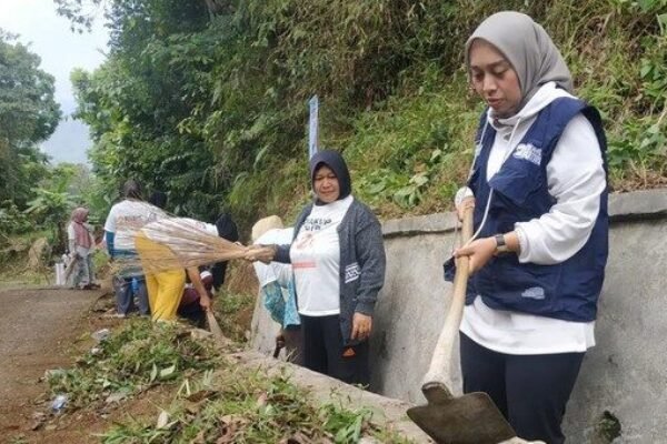 Solusi Atasi Masalah Sampah dan Tingkatkan Ekonomi Desa, Calon Wakil Bupati Garut No.02 Putri Karlina Aktifkan Bank Sampah di Pelosok Garut
