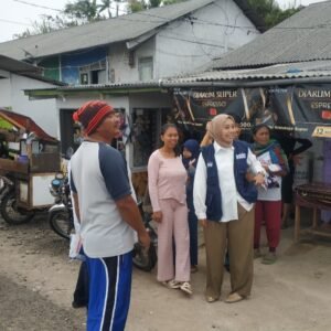 Rombongan kendaraan Calon Wakil Bupati Garut, Luthfianisa Putri Karlina, dihadang warga Kampung Kidang, Desa Sukalaksana, Kecamatan Talegong.