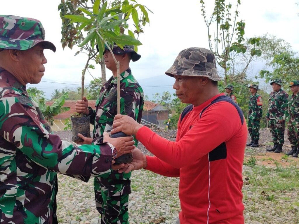 Kodim 0611/Garut Gelar Pembinaan Lingkungan Hidup, Tanam Pohon di Kampung Manjah Bereum