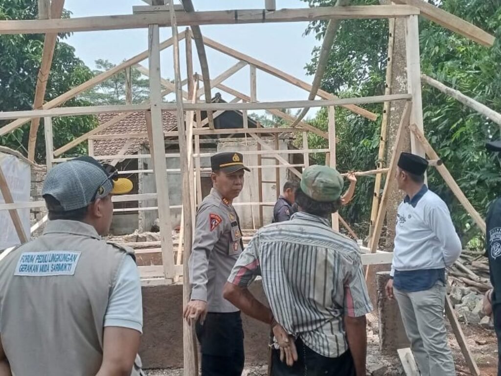 FPL Garda Sarimukti Bangun Rumah Tidak Layak Huni di Desa Sarimukti, Tunjukkan Kepedulian Nyata