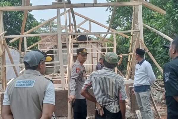 FPL Garda Sarimukti Bangun Rumah Tidak Layak Huni di Desa Sarimukti, Tunjukkan Kepedulian Nyata