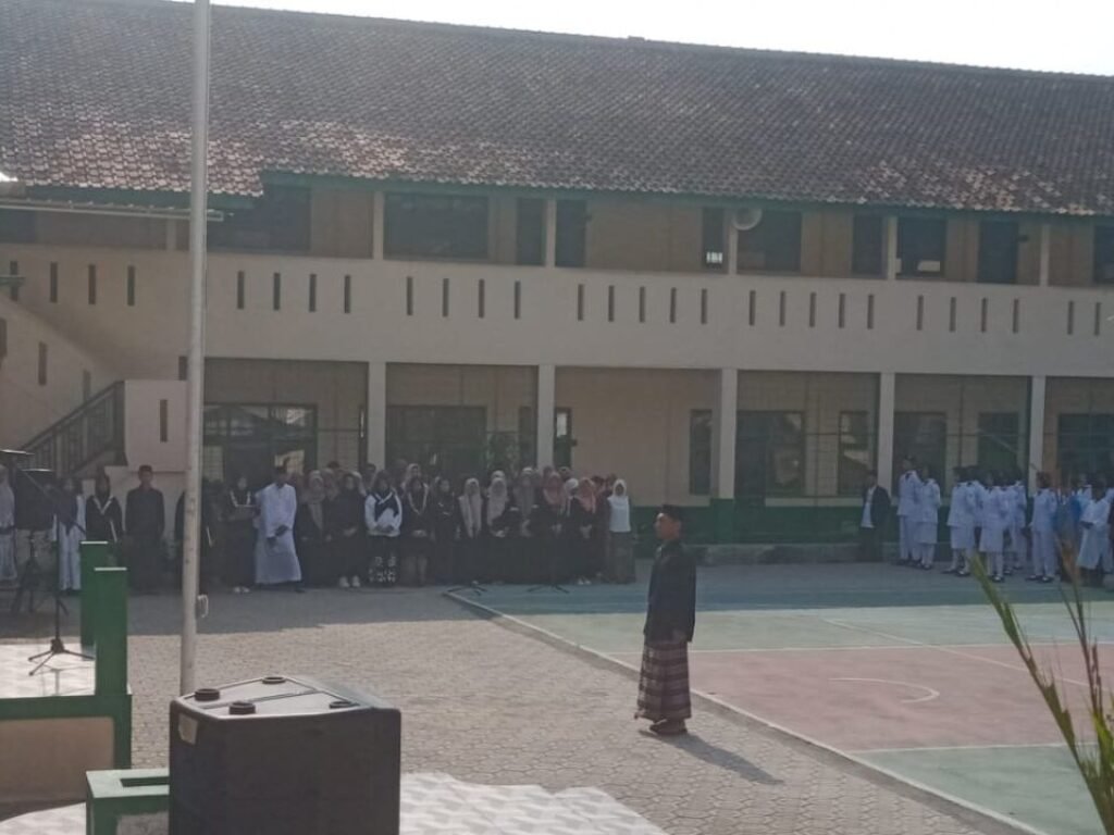 Sholawat Asygil Bergema, Ratusan Santri dan Pelajar di Leles Garut Rayakan Hari Santri Nasional dengan Semangat Juang