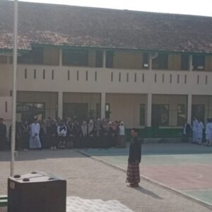 Ratusan Santri Rayakan Hari Santri Nasional dengan Semangat Juang: Forkopimcam Leles, Kabupaten Garut, merayakan HSN Tahun 2024.