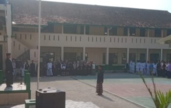 Ratusan Santri Rayakan Hari Santri Nasional dengan Semangat Juang: Forkopimcam Leles, Kabupaten Garut, merayakan HSN Tahun 2024.