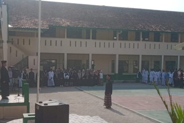 Sholawat Asygil Bergema, Ratusan Santri dan Pelajar di Leles Garut Rayakan Hari Santri Nasional dengan Semangat Juang