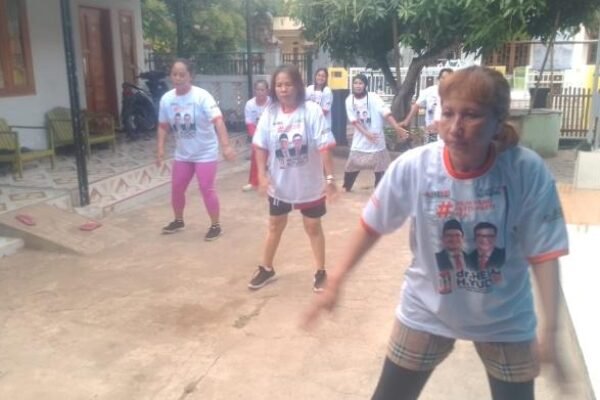 Ibu-Ibu Senam Warga Pasir Guling Lewigoong Deklarasikan Dukungan untuk Paslon Urut 1, Helmi – Yudi