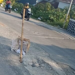 Jalan Lingkar Leles-Garut Bahayakan Pengendara, membuat warga masyarakat resah dan mengeluhkan keamanan para pengendara.